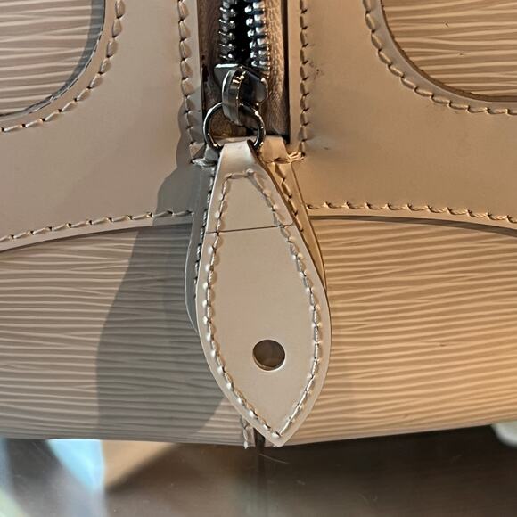 LOUIS VUITTON Ivory Epi Leather Montaigne PM Satchel - Picture 10 of 16